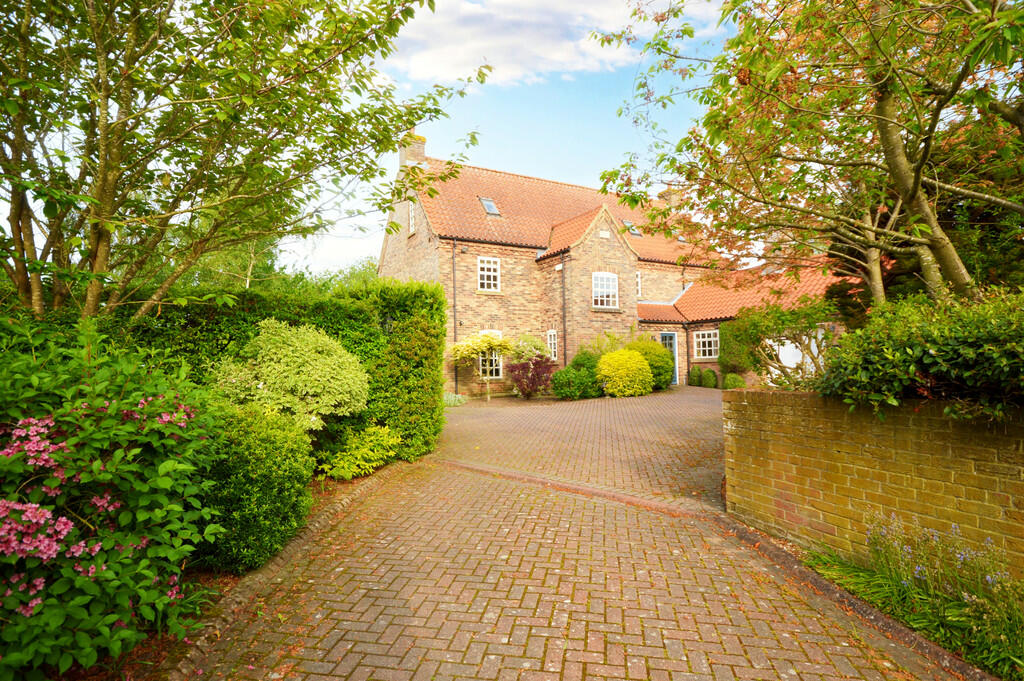 5 bedroom detached house for sale in Covenham St. Bartholomew, Louth LN11 0FF, LN11