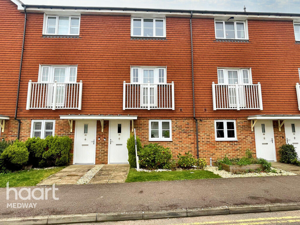 4 bedroom terraced house for sale in Hambrook Road, Snodland, ME6