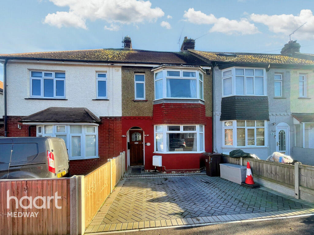 2 bedroom terraced house for sale in Chalkenden Avenue, Gillingham, ME8