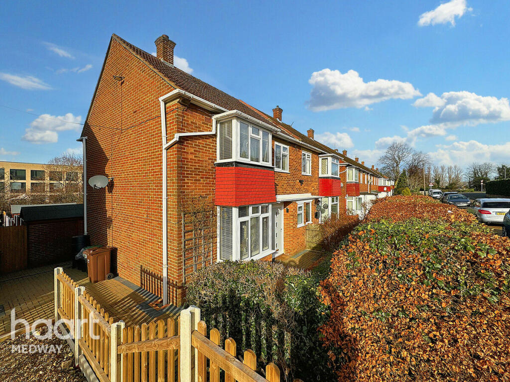 3 bedroom semidetached house for sale in Carnation Road, Rochester, ME2