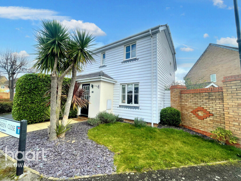 3 bedroom semidetached house for sale in Wintergreen Close, Chatham, ME4