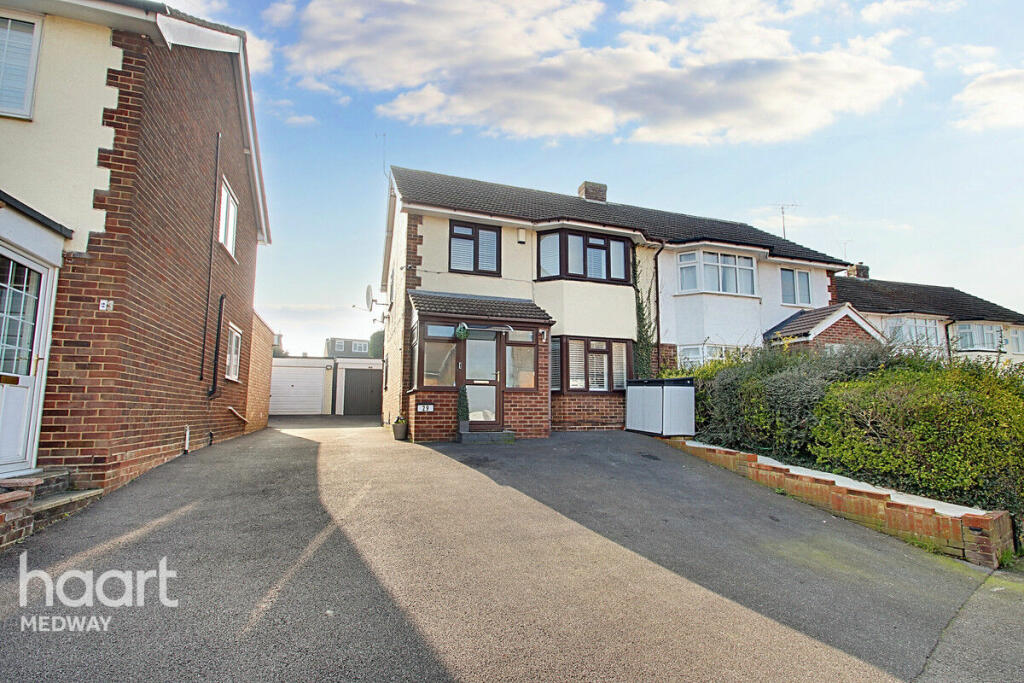 3 bedroom semidetached house for sale in Benenden Road, Rochester, ME2