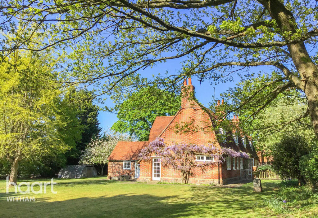 4 bedroom detached house for sale in Carters Lane, Wickham CM8