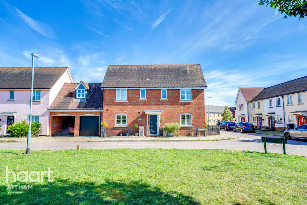 4 bedroom detached house for sale in Elgar Drive, Witham, CM8