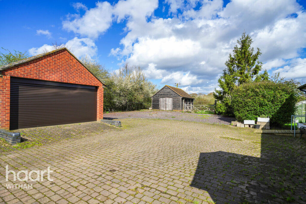3 bedroom detached bungalow for sale in Plains Road, Great Totham, CM9