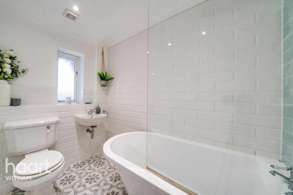 1 bedroom terraced house for sale in Epping Way, Witham, CM8