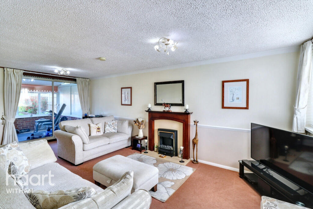 4 bedroom end of terrace house