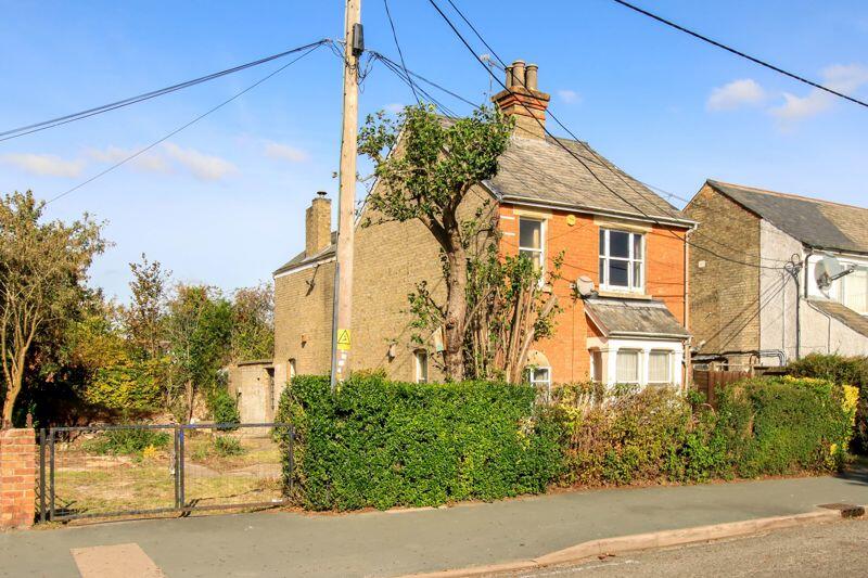 3 bedroom detached house for sale in Pitstone, LU7