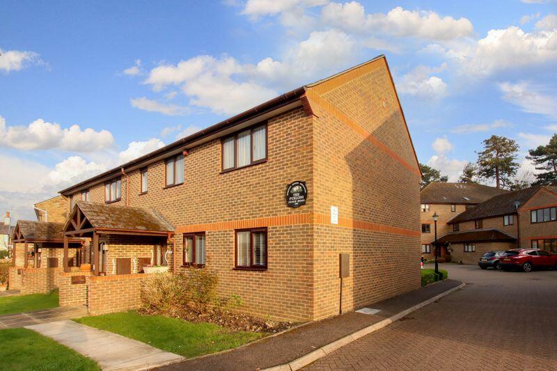 2 bedroom retirement property for sale in Tring, HP23