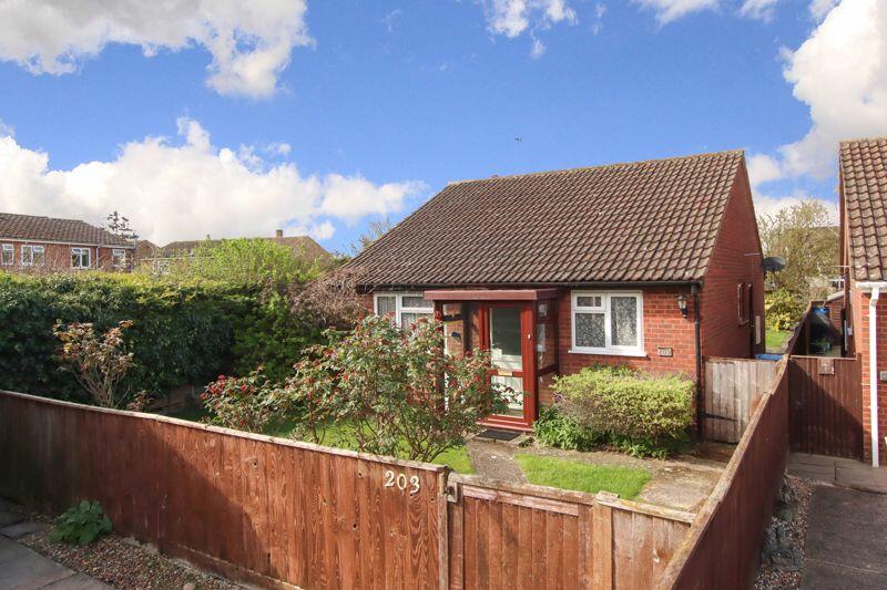 2 bedroom detached bungalow for sale in Pitstone, LU7