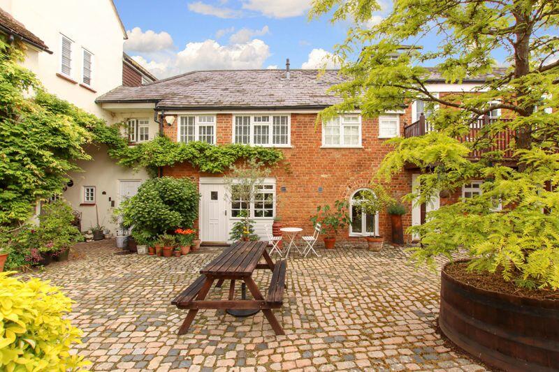 1 bedroom flat for sale in The Courtyards, Aston Clinton, HP22