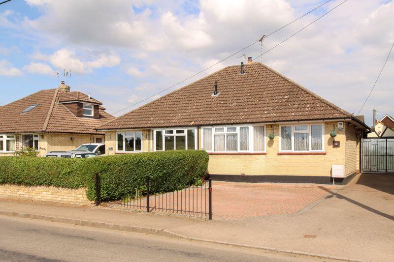 2 bedroom bungalow for sale in Totternhoe Road, Eaton Bray, LU6