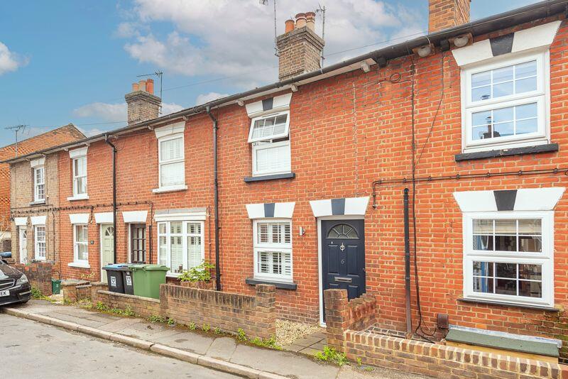 2 bedroom cottage for sale in Charles Street, Tring, HP23