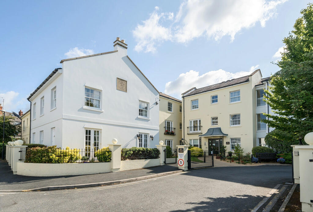 2 bedroom apartment for sale in Commercial Street, Cheltenham