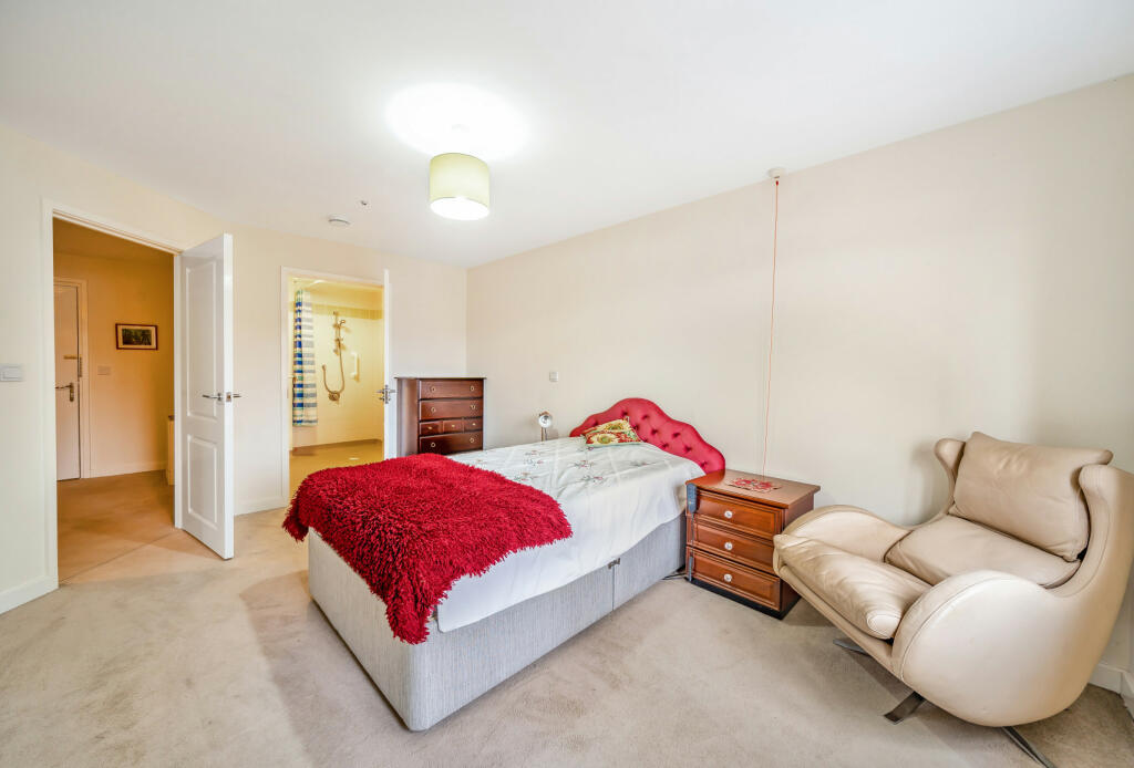 2 bedroom apartment for sale in Pilley Lane, Cheltenham, Gloucestershire, GL53