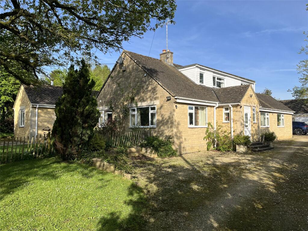 5 bedroom detached house for sale in Gloucester Road, Andoversford