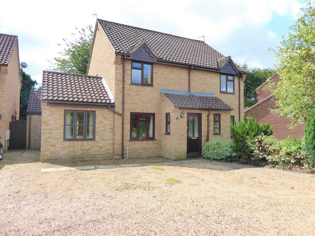 3 bedroom semidetached house for sale in Oakwood Park, Yoxford, IP17