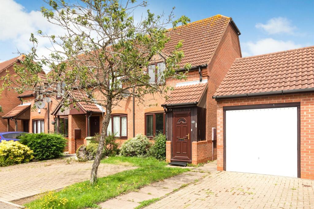 2 bedroom end of terrace house for sale in Duchess Grove, Wavendon Gate