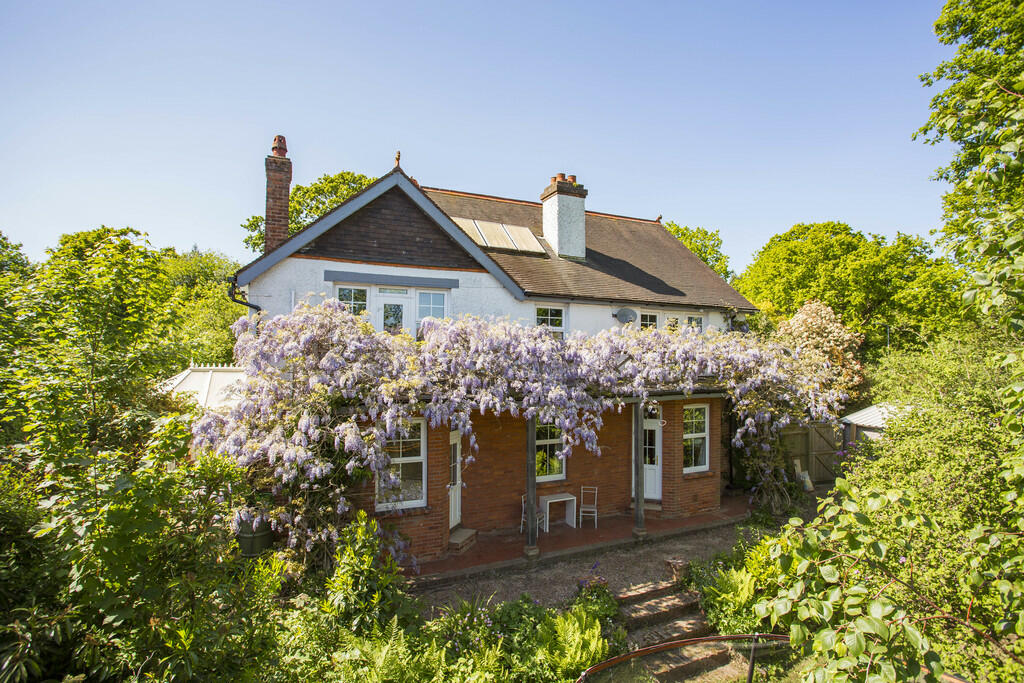 5 bedroom detached house for sale in Ghyll Road, Heathfield, TN21