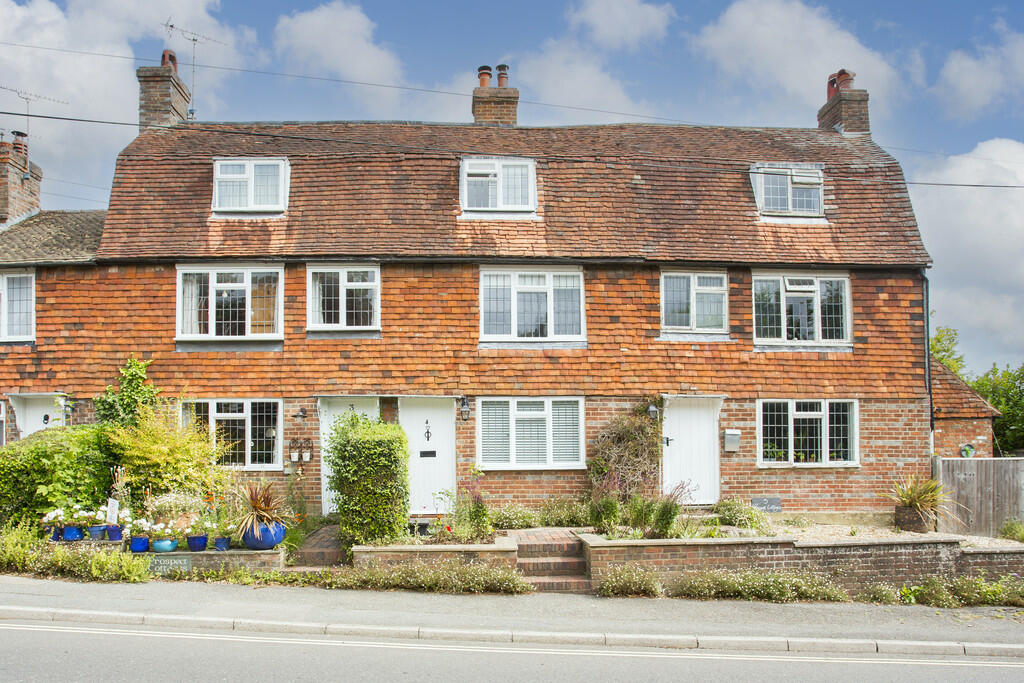 2 bedroom terraced house for sale in High Street, Burwash, TN19