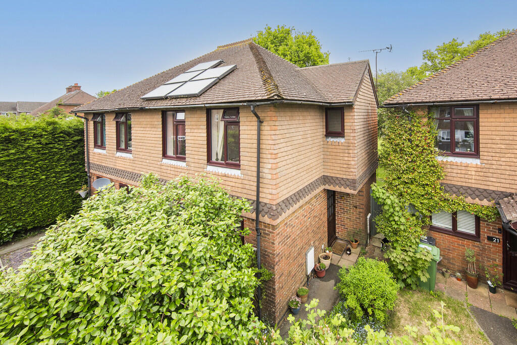 3 bedroom semidetached house for sale in Stonegate Way, Heathfield, TN21