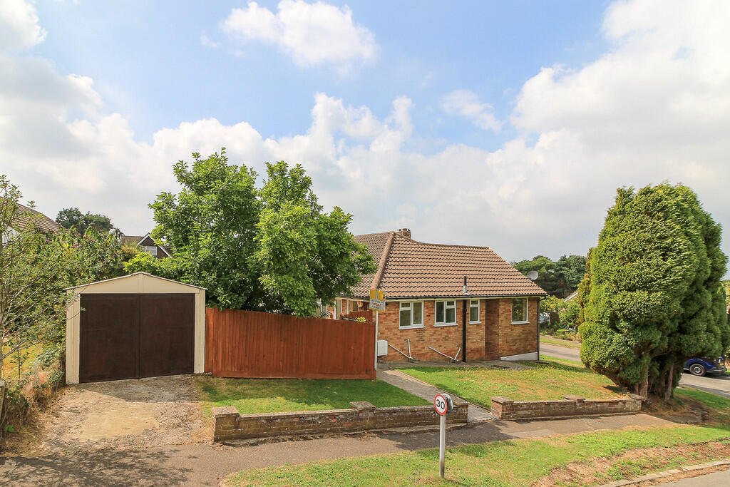 2 bedroom semidetached bungalow for sale in Mayview Close, Broad Oak