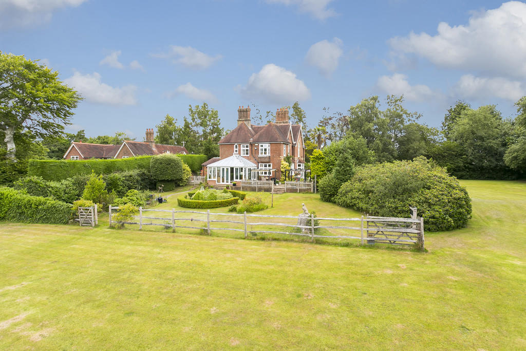 6 bedroom detached house for sale in Little London Road, Cross In Hand