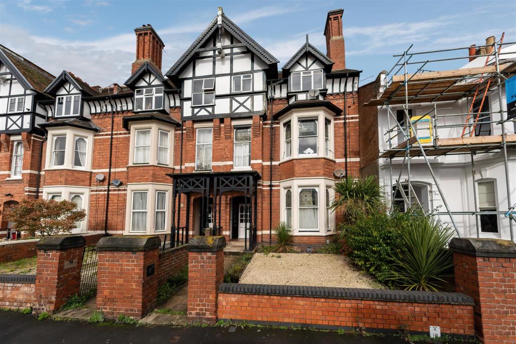 3 bedroom duplex for sale in Heath Terrace, Leamington Spa, CV32