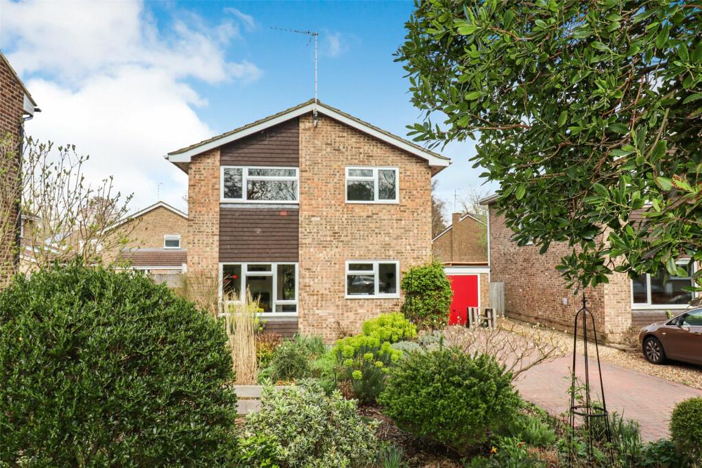 4 bedroom detached house for sale in Tavistock Road, Fleet, Hampshire, GU51