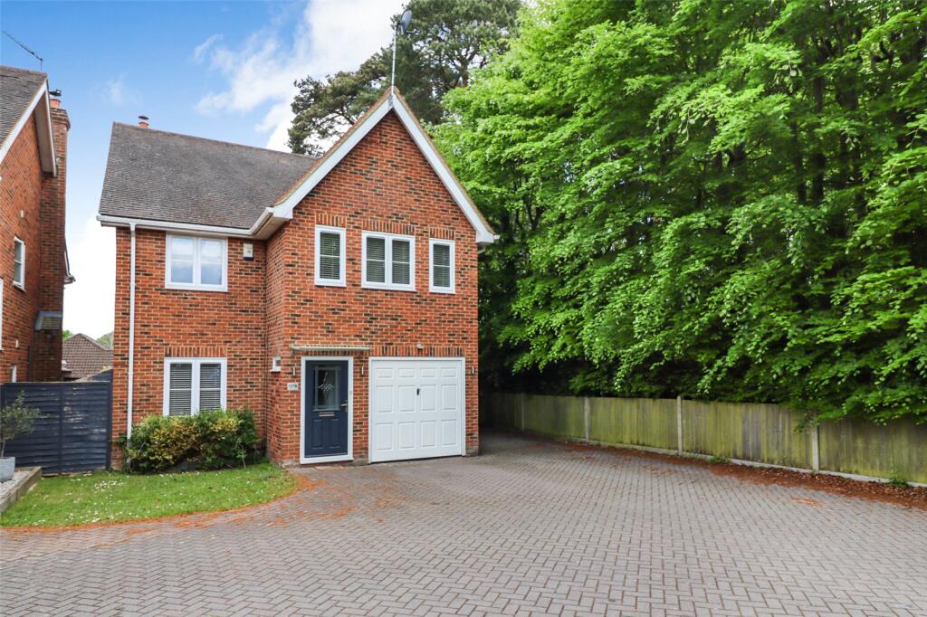 Main image of property: Reading Road South, Fleet, Hampshire, GU52
