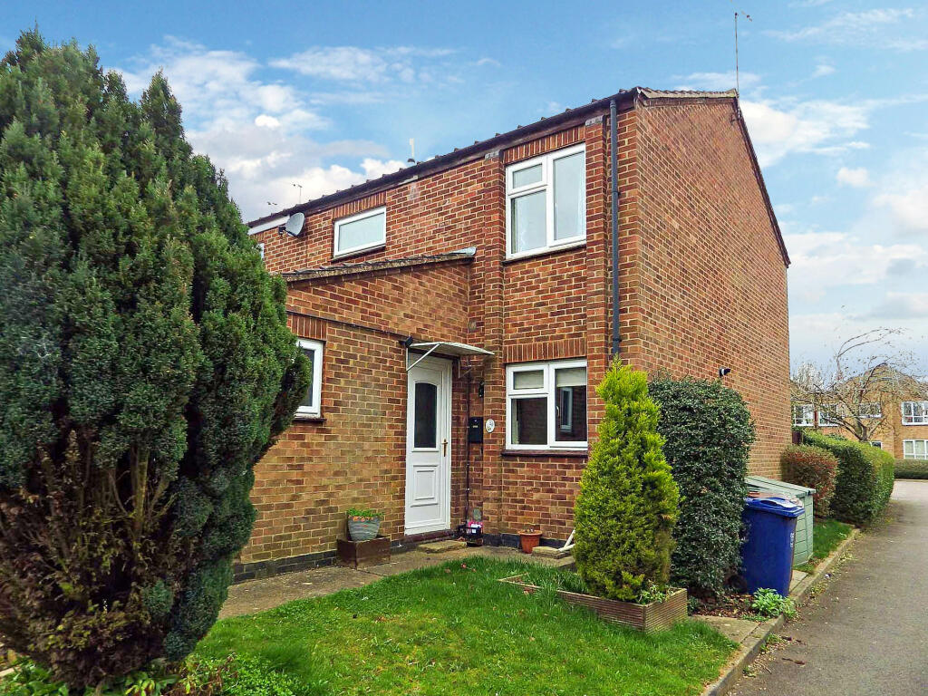 3 bedroom semidetached house for rent in Longleat Close, Banbury