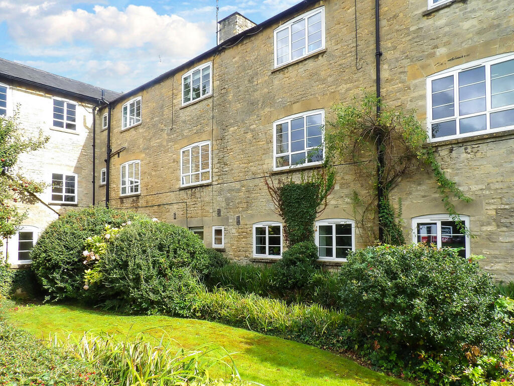 Main image of property: 51 Woodgreen, Witney, Oxfordshire