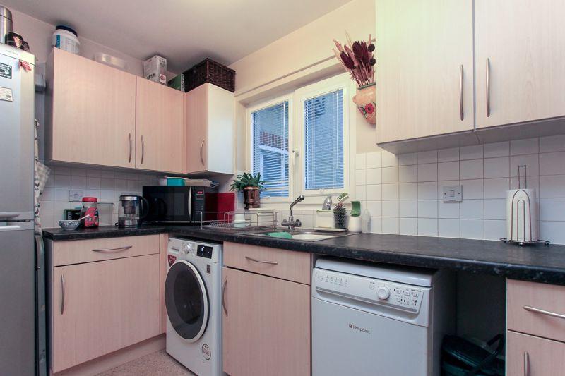 2 bedroom flat for sale in Hardings Close, Boxmoor, Hemel ...