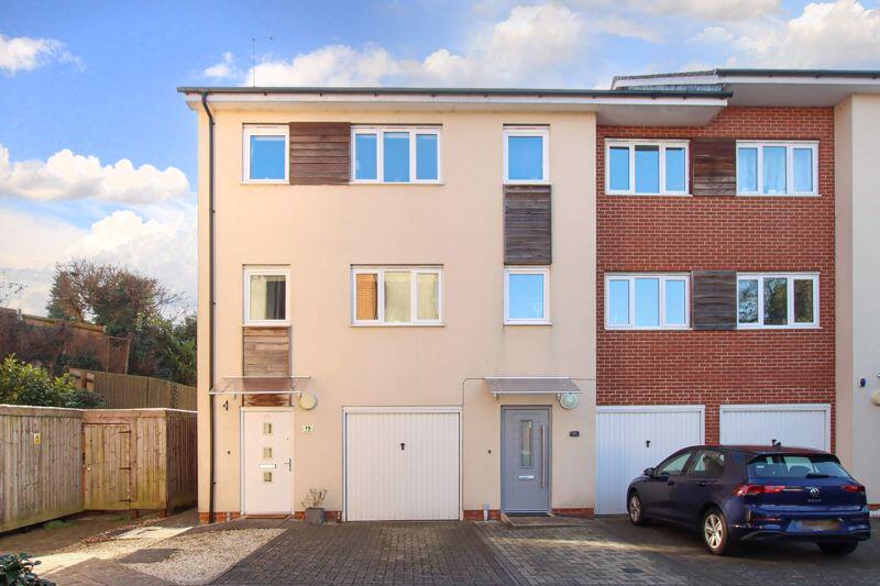 Main image of property: Adeyfield Road, Hemel Hempstead