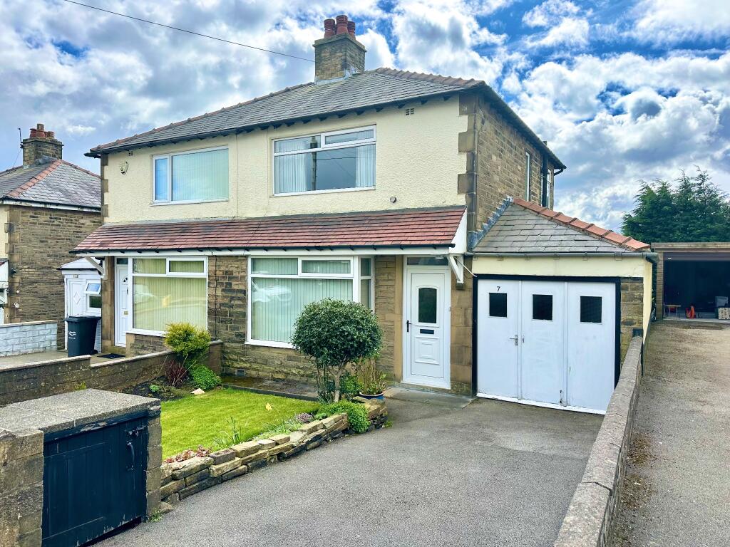 2 bedroom semidetached house for sale in Gleanings Drive, Norton Tower