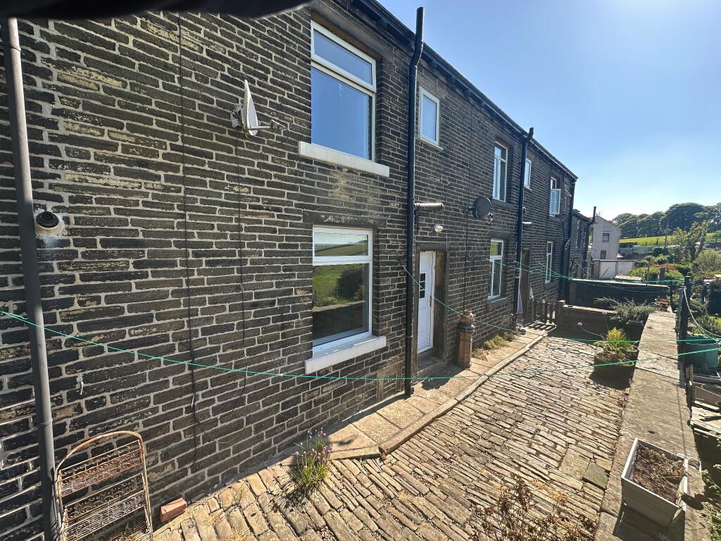 Main image of property: Lane Ends, Halifax, HX2