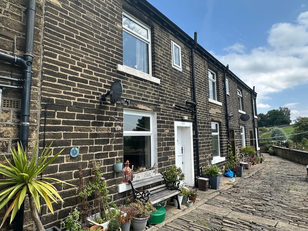 Main image of property: 6 Lane Ends, Halifax, HX2
