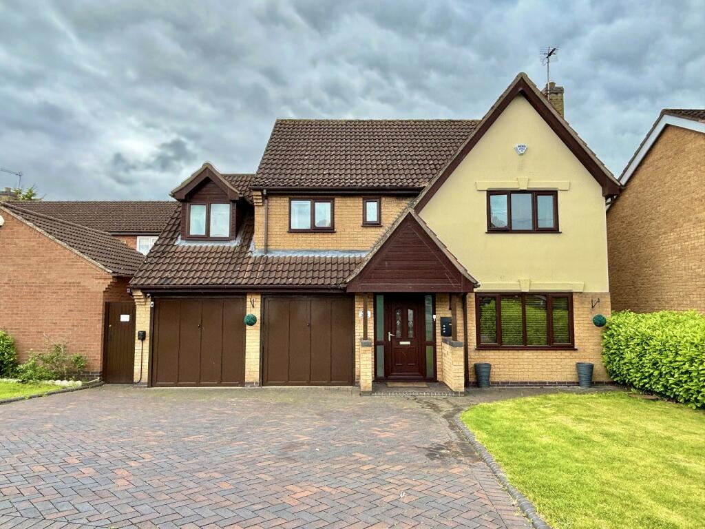 5 bedroom detached house for sale in Burnham Drive, Whetstone
