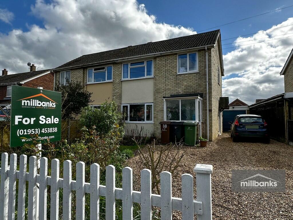 3 bedroom semidetached house for sale in Besthorpe Road, Attleborough