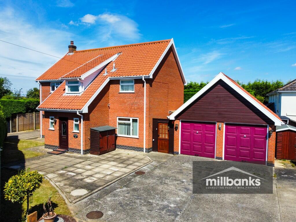 4 bedroom detached house for sale in Harling Road, IP22