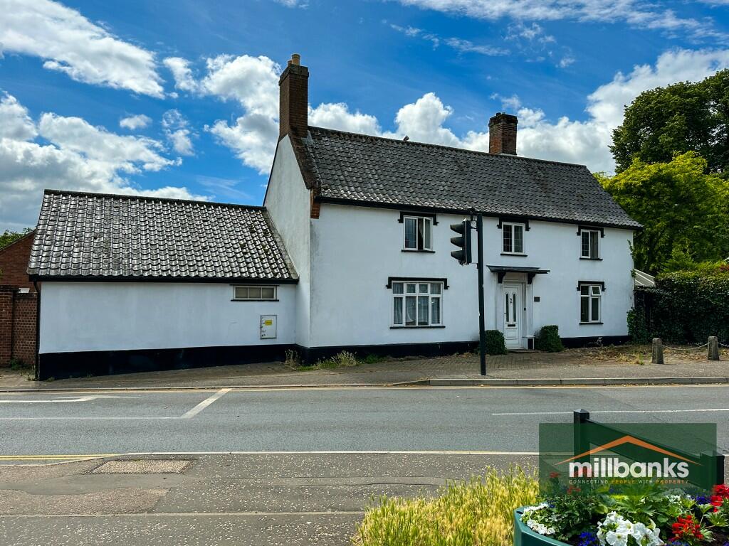 4 bedroom detached house for sale in Surrogate Street, Attleborough