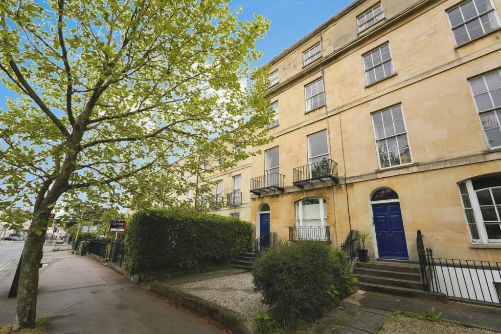 1 bedroom apartment for sale in London Road, Cheltenham, Gloucestershire, GL52