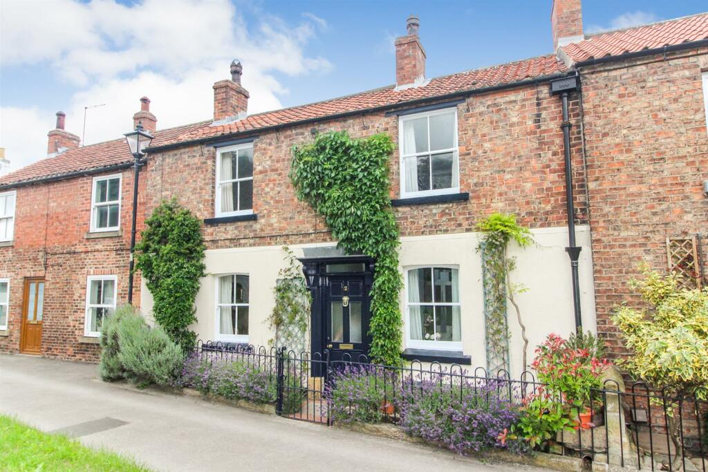 2 bedroom terraced house for sale in Ainderby Steeple, Northallerton, DL7