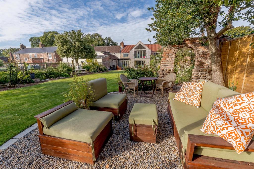 3 bedroom cottage for sale in The Green, Kirklington, Bedale, DL8