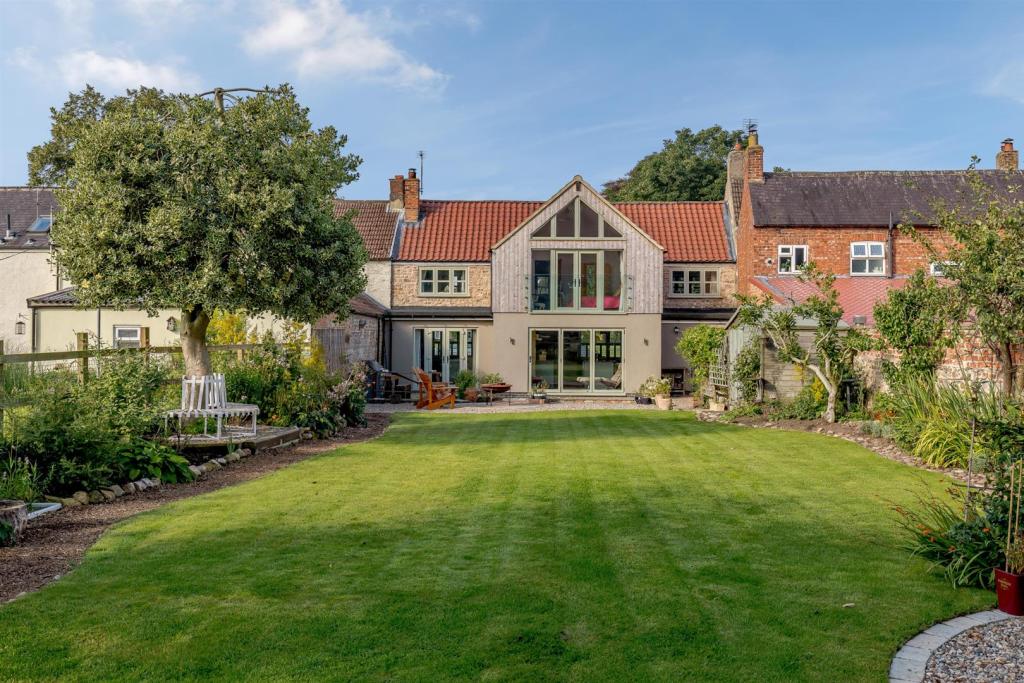 3 bedroom cottage for sale in The Green, Kirklington, Bedale, DL8