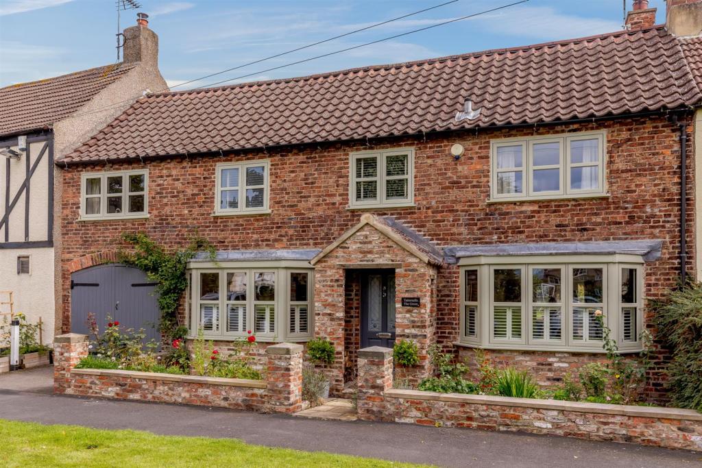 3 bedroom cottage for sale in The Green, Kirklington, Bedale, DL8