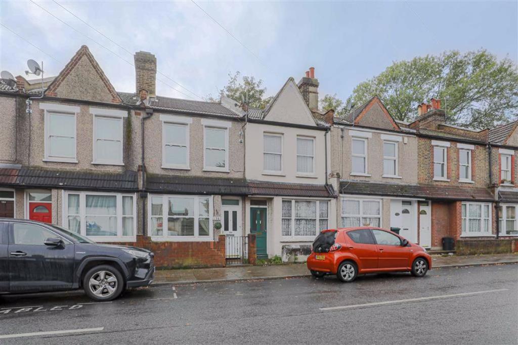 2 bedroom house for sale in Parish Lane, Penge, London, SE20