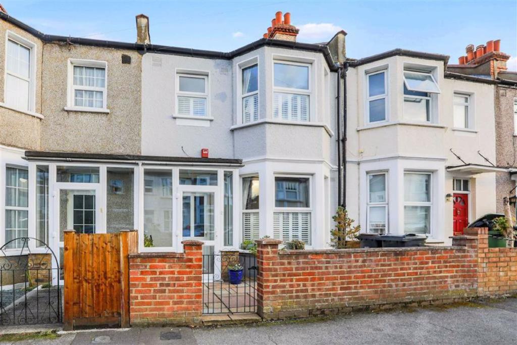 4 bedroom house for sale in Cottingham Road, Penge, London, SE20
