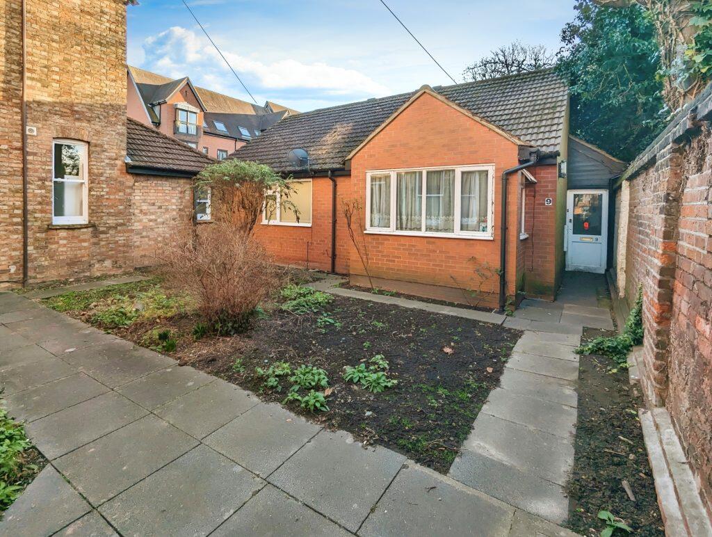 Main image of property: Clapham Road, MK41 – Studio