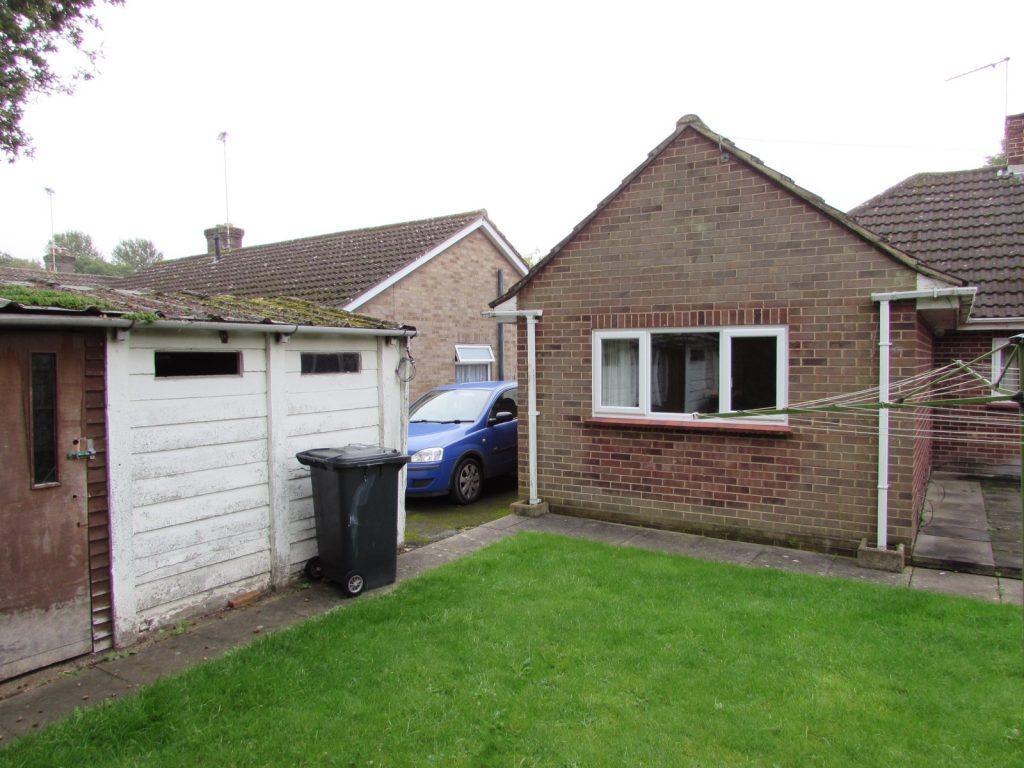 2 bedroom bungalow for rent in High Street, Harrold, MK43